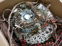 Grote doos met (kerst) decoratie - afbeelding 3 van  5