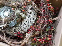 Grote doos met (kerst) decoratie - afbeelding 4 van  5