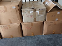 Grote dozen vol gekleurde stoffen - afbeelding 11 van  19
