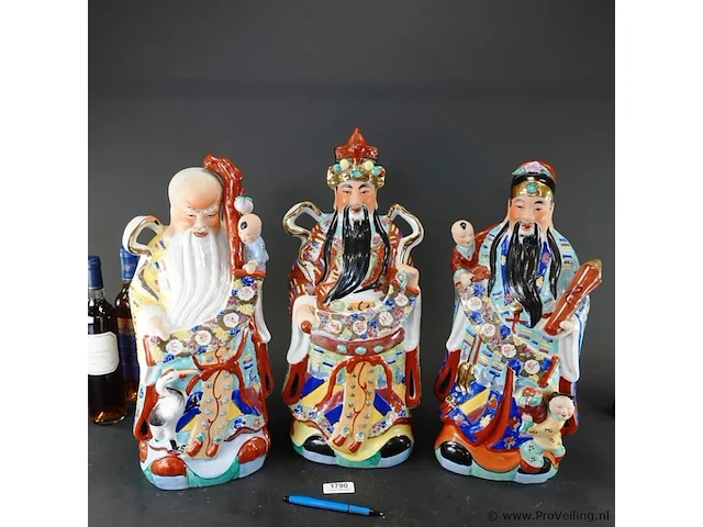 Grote handbeschilderde porseleinen beelden van de chinese geluksgoden fu, lu en shou - afbeelding 3 van  6