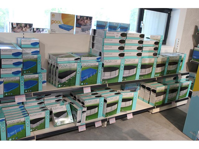 Grote hoeveelheid afdekzeilen bestway flow clear, in diverse uitvoeringen en maten, w.o doorsnedes 549, 460... - afbeelding 1 van  4