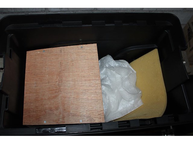 Grote hoeveelheid diverse asbakken op pallet. - afbeelding 1 van  3
