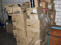 Grote hoeveelheid diverse asbakken op pallet. - afbeelding 3 van  3