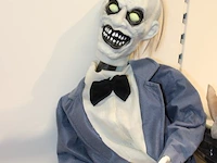 Grote hoeveelheid halloween producten in wandstelling en in ca. 40 shoppertassen - afbeelding 3 van  15