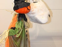 Grote hoeveelheid halloween producten in wandstelling en in ca. 40 shoppertassen - afbeelding 15 van  15