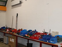 Grote hoeveelheid handgereedschappen w.o. boren, klemmen, schroevendraaiers, tangen, gatenboren, sleutels, ... - afbeelding 1 van  10