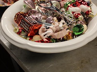 Grote hoeveelheid kerstboom versiering w.o. notenkrakers, herten, paddenstoelen, schaatsen, telefooncellen ... - afbeelding 3 van  3