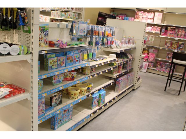 Grote hoeveelheid kralen o.a. twinkle pets, aquabeads en clementoni in diverse maten, kleuren en uitvoering... - afbeelding 1 van  4