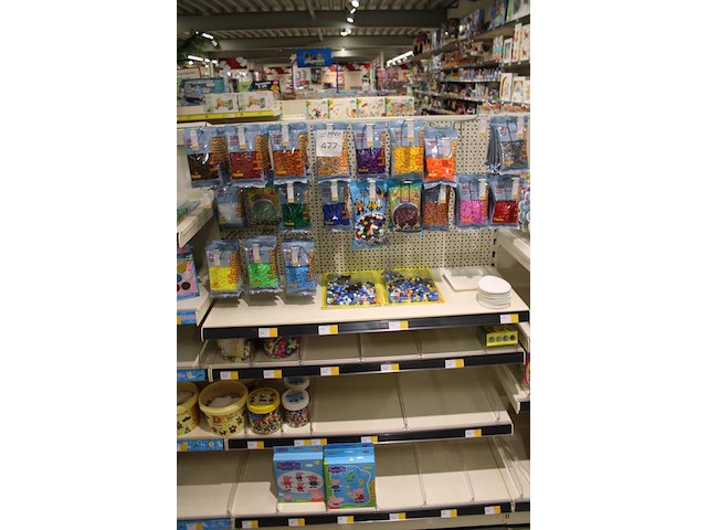 Grote hoeveelheid kralen o.a. twinkle pets, aquabeads en clementoni in diverse maten, kleuren en uitvoering... - afbeelding 3 van  4