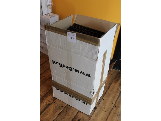 Grote hoeveelheid muntenbakken in doos. - afbeelding 2 van  3