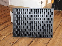 Grote hoeveelheid muntenbakken in doos. - afbeelding 3 van  3