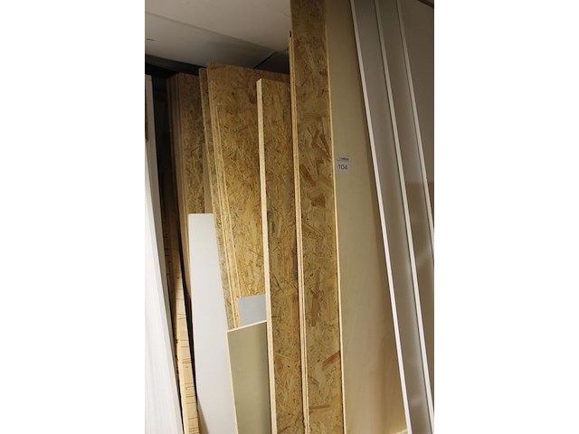 Grote hoeveelheid plaatmateriaal w.o. spaanplaat, multiplex en mdf. totaal circa 50 platen - afbeelding 2 van  6