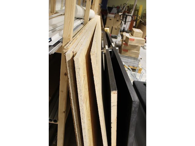 Grote hoeveelheid plaatmateriaal w.o. spaanplaat, multiplex en mdf. totaal circa 50 platen - afbeelding 4 van  6