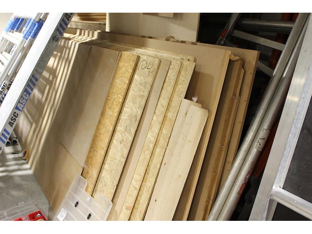 Grote hoeveelheid plaatmateriaal w.o. spaanplaat, multiplex en mdf. totaal circa 50 platen - afbeelding 5 van  6