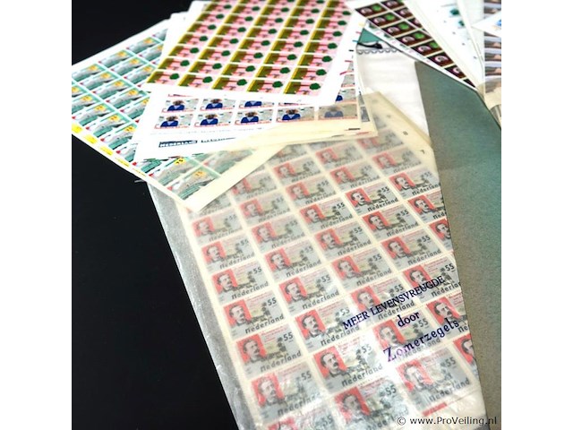 Grote hoeveelheid postzegelvellen in 2 mappen - afbeelding 2 van  5