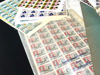 Grote hoeveelheid postzegelvellen in 2 mappen - afbeelding 2 van  5