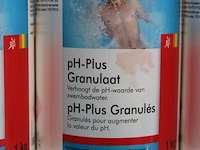 Grote hoeveelheid reinigingsproducten w.o. summerfun en poolpower t.b.v. zwembad in twee stellingdelen, w.o... - afbeelding 4 van  8
