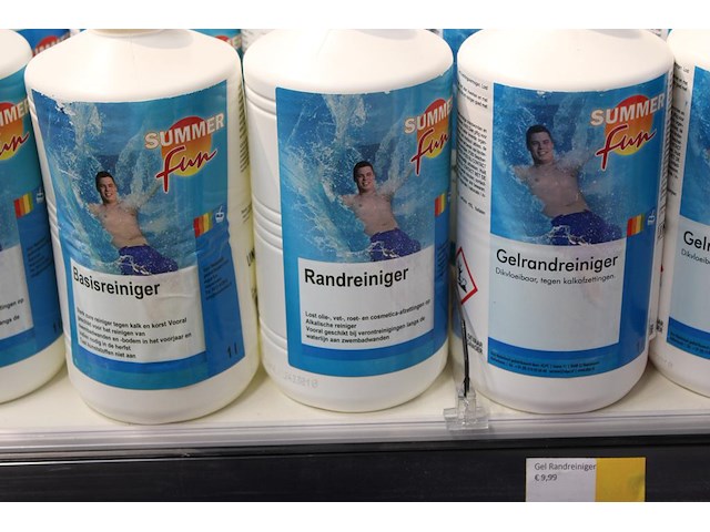 Grote hoeveelheid reinigingsproducten w.o. summerfun en poolpower t.b.v. zwembad in twee stellingdelen, w.o... - afbeelding 7 van  8