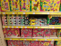 Grote hoeveelheid ses creativ hobby producten w.o. glitterpoppen met glitterpen, verfproducten, hamertje ti... - afbeelding 2 van  4