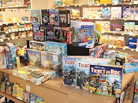 Grote hoeveelheid spellen w.o. hitster, vier op een rij, kaarten, exploding kittens, stratego en bunny hop ...