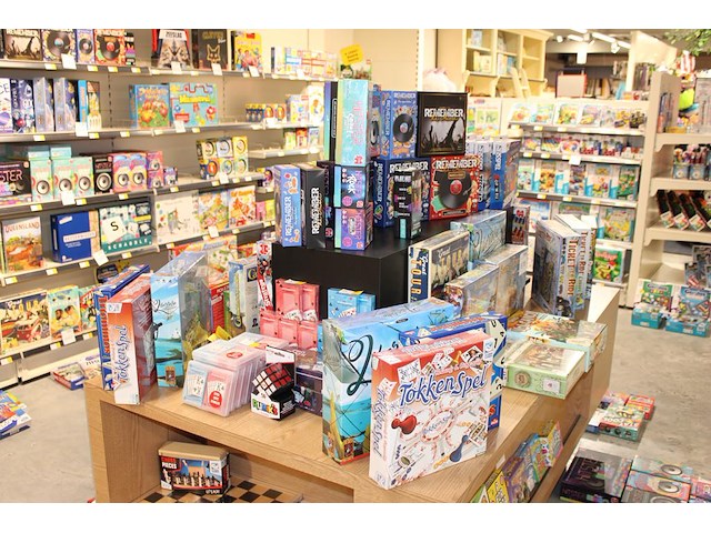 Grote hoeveelheid spellen w.o. hitster, vier op een rij, kaarten, exploding kittens, stratego en bunny hop ... - afbeelding 2 van  6