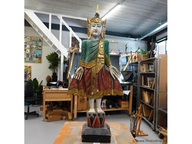 Grote houten birmese nat-geest of deva-tempelwachter uit myanmar, uitgevoerd in traditionele mandalay-stijl - afbeelding 2 van  9