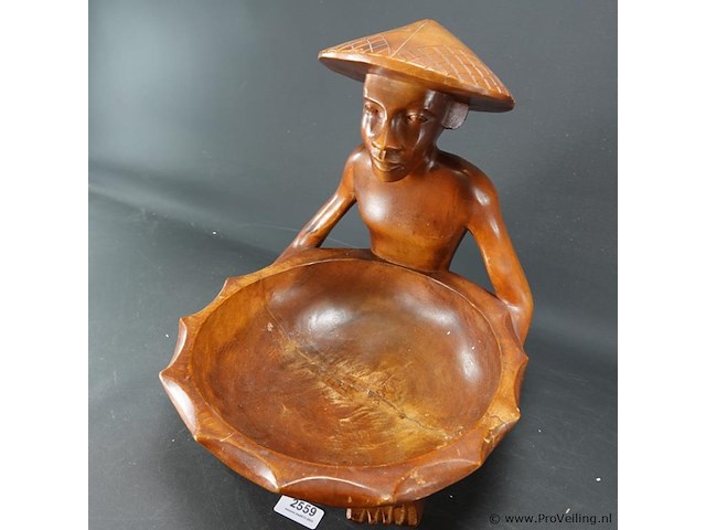 Grote in hout gesneden oosterse man met schaal - afbeelding 3 van  5
