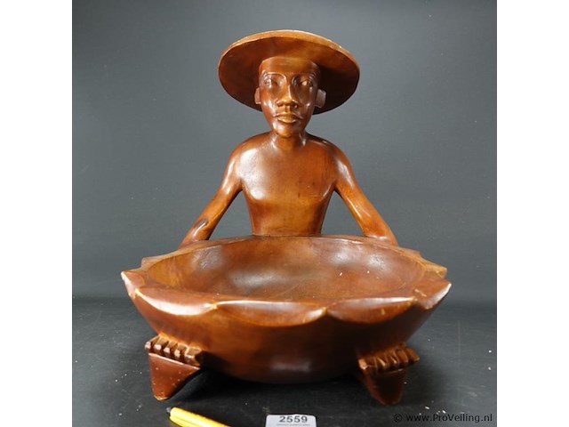 Grote in hout gesneden oosterse man met schaal - afbeelding 2 van  5