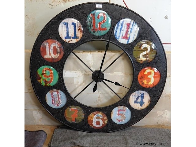 Grote kare design metalen wandklok colore - afbeelding 1 van  6