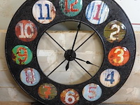 Grote kare design metalen wandklok colore