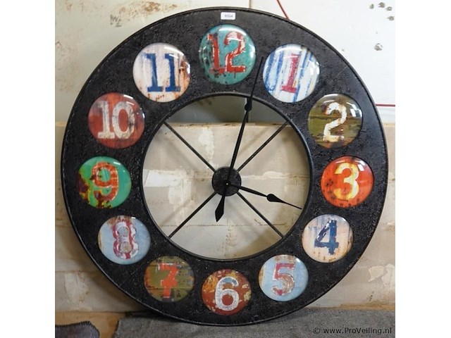 Grote kare design metalen wandklok colore - afbeelding 2 van  6