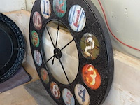 Grote kare design metalen wandklok colore - afbeelding 3 van  6