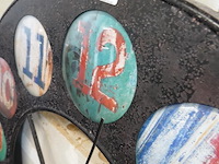 Grote kare design metalen wandklok colore - afbeelding 4 van  6