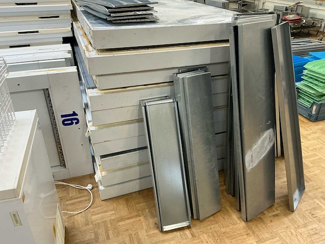 Grote koelcelcompleet met panelen, deuren en rekken koelcel - afbeelding 3 van  12
