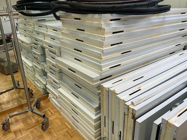 Grote koelcelcompleet met panelen, deuren en rekken koelcel - afbeelding 7 van  12