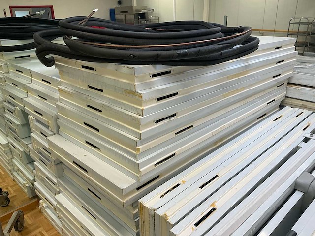 Grote koelcelcompleet met panelen, deuren en rekken koelcel - afbeelding 9 van  12