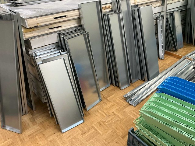 Grote koelcelcompleet met panelen, deuren en rekken koelcel - afbeelding 11 van  12