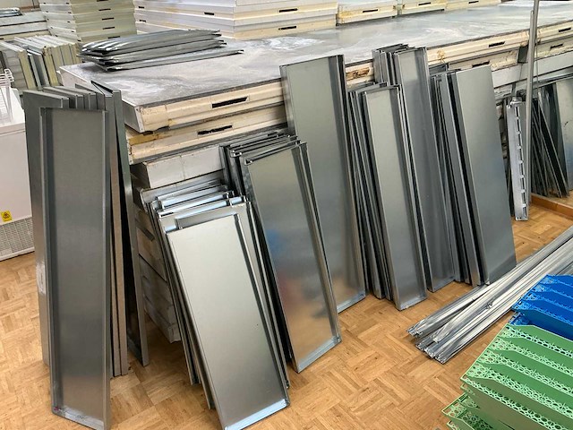 Grote koelcelcompleet met panelen, deuren en rekken koelcel - afbeelding 12 van  12