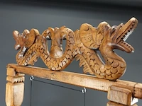 Grote oosterse gong in handgesneden standaard - afbeelding 3 van  7