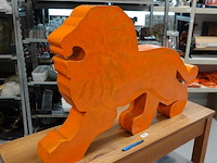 Grote oranje leeuw - afbeelding 2 van  5
