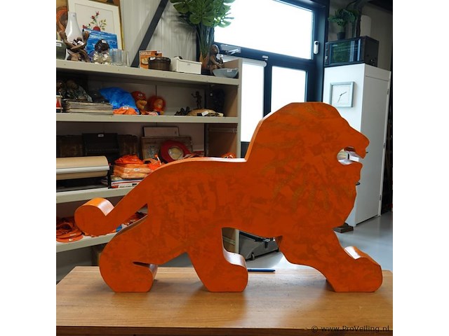 Grote oranje leeuw - afbeelding 3 van  5