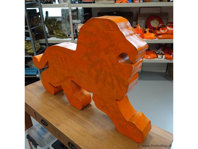 Grote oranje leeuw - afbeelding 4 van  5