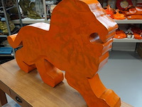 Grote oranje leeuw - afbeelding 4 van  5