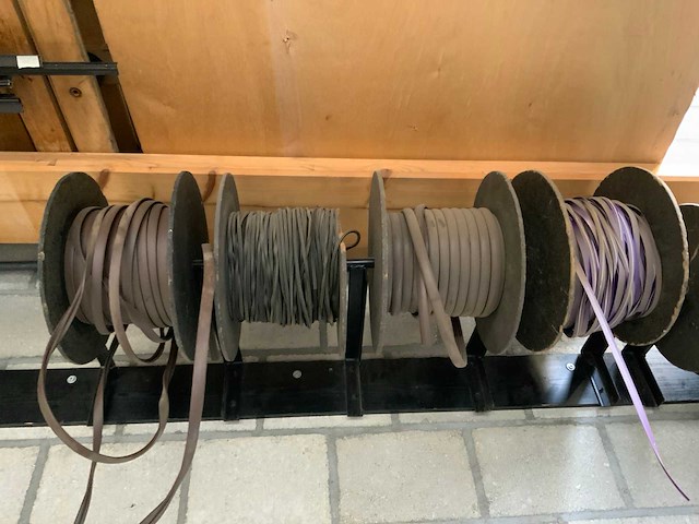 Grote partij aluminium/kunststof profielen met rubbers - afbeelding 3 van  13