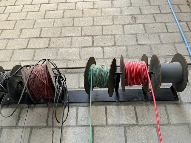 Grote partij aluminium/kunststof profielen met rubbers - afbeelding 5 van  13