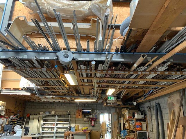 Grote partij aluminium/kunststof profielen met rubbers - afbeelding 1 van  13