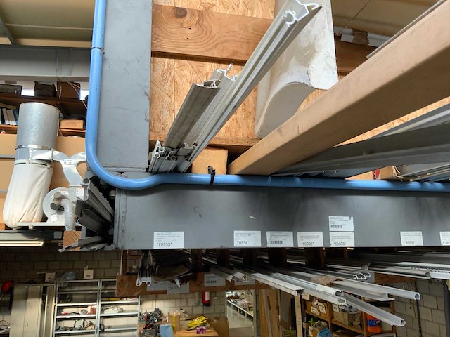 Grote partij aluminium/kunststof profielen met rubbers - afbeelding 6 van  13