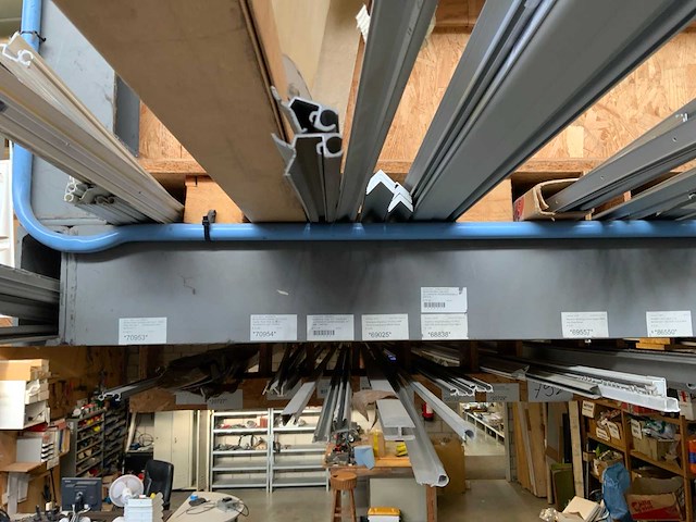 Grote partij aluminium/kunststof profielen met rubbers - afbeelding 7 van  13