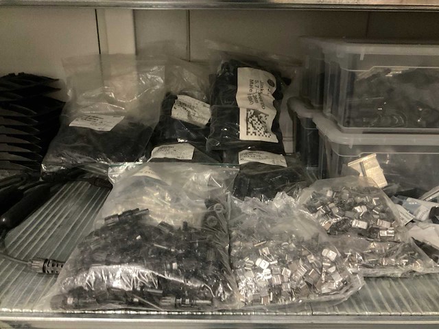 Grote partij benodigdheden voor zonnepanelen - afbeelding 4 van  26