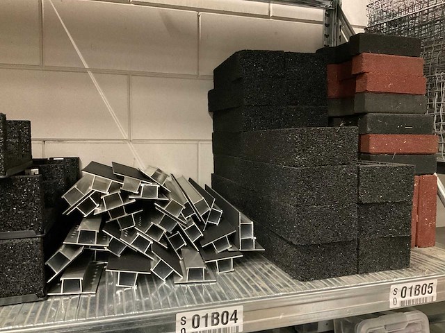 Grote partij benodigdheden voor zonnepanelen - afbeelding 8 van  26